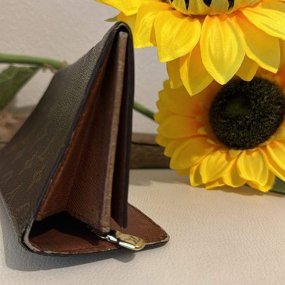 LV Wallet - Picture 5 of 5